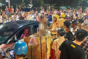 Người dân truy đuổi ô tô nghi gây tai nạn bỏ chạy 