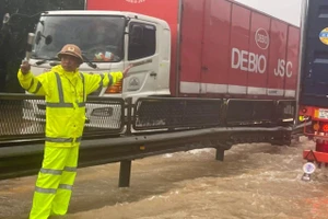 Mưa lớn khiến Quốc lộ 1A đoạn qua Thừa Thiên - Huế bị ngập