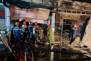 Trên đường về trụ sở, tổ công tác công an phường phát hiện đám cháy