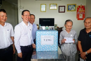 Ông Võ Văn Thưởng dự ngày hội Đại đoàn kết toàn dân tộc tại Huế