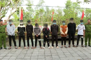 Cầm mã tấu, dao... đi giải quyết mâu thuẫn thì gặp công an