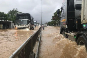 Thừa Thiên - Huế: Nước lũ đang lên, QL1A và hơn 1.000 nhà dân bị ngập