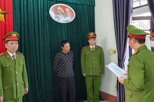 Thuê xe Porsche rồi mang đi cầm 4 tỉ đồng