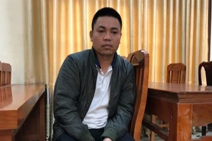 Dùng 'clip nóng' tống tiền bạn gái