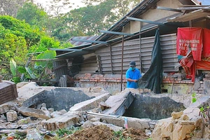 Vụ gần nửa thế kỷ 'mắc kẹt' bên di tích Huế: Tháo dỡ nhà kho xuống cấp