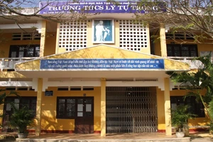 Nam sinh lớp 6 bị bạn xô ngã, đầu va trúng cạnh bàn, tử vong