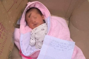 Bé sơ sinh bị bỏ rơi cùng bức thư của người mẹ