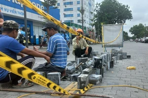 Phố đi bộ gần 100 tỉ ở Huế mới sử dụng hơn 1 tháng đã phải sửa chữa