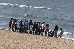 Tắm biển, 1 học sinh tử vong