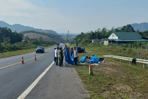 1 người đi bộ qua cao tốc bị tông tử vong