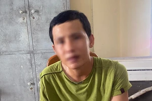 Dừng xe giúp người tai nạn thì bị lấy cắp tài sản