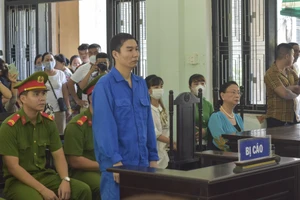 Cựu cán bộ công an dùng súng AK cướp tiệm vàng lãnh 8 năm 3 tháng tù