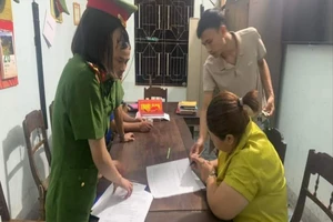 Bắt 1 phụ nữ làm giả sổ hồng chiếm đoạt hàng trăm triệu đồng