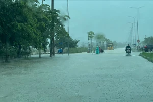 Tạm hoãn Hội đèn lồng Huế vì áp thấp nhiệt đới gây mưa lớn