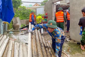  Khẩn trương khắc phục hậu quả do giông lốc ở Huế