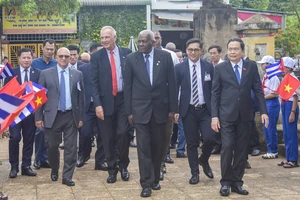 Chủ tịch Quốc hội Chính quyền Nhân dân Cuba đến thăm Khu Di tích Trụ sở Chính phủ Cách mạng lâm thời Cộng hòa miền Nam Việt Nam. Ảnh: NGUYỄN DO