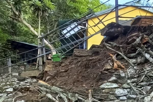 Sạt lở ở điện Hòn Chén gây mất an toàn mùa mưa lũ