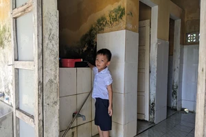 Vụ trường học ở Quảng Trị vận động sửa nhà vệ sinh: Yêu cầu trả lại tiền