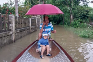 Thừa Thiên-Huế: Mưa như trút nước, nhiều vùng trũng bị ngập sâu