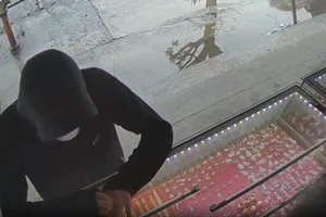 Kẻ vờ mua rồi cướp giật 10 chỉ vàng bị bắt sau 9 giờ gây án