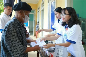 Hơn 400 người dân vùng cao được khám chữa bệnh, cấp thuốc miễn phí