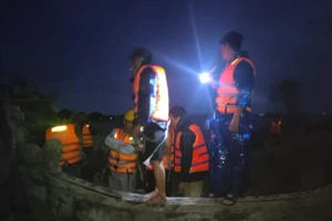 Cứu nhóm nhân viên Viettel bị lật ghe khi đi làm nhiệm vụ