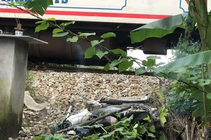 Đi qua đường sắt, nữ sinh bị tàu hỏa tông tử vong