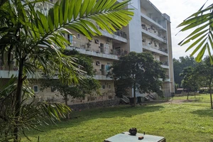 Quảng Trị: 1 bệnh nhân nhảy lầu giữa đêm khuya, tử vong