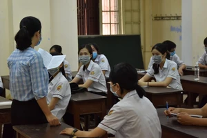 Vì sao Thừa Thiên Huế chưa miễn học phí cho học sinh?