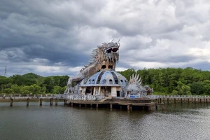 Chú rồng khổng lồ ở Huế lại gây 'bão' với cư dân mạng trước Tết Giáp Thìn