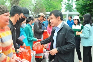 7 chuyến xe 0 đồng đưa 200 bệnh nhân về quê ăn Tết