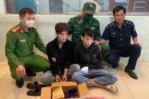 Bắt 2 nam thanh niên cùng 6.000 viên ma túy tổng hợp