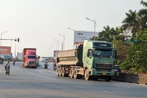 Huế và Quảng Trị lên tiếng về việc cấm xe tải, xe khách trên cao tốc Cam Lộ - La Sơn