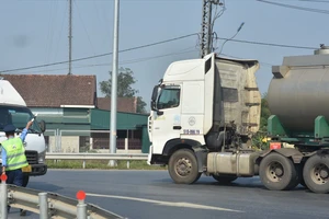 Cao tốc Cam Lộ - La Sơn trong ngày đầu cấm xe cỡ lớn