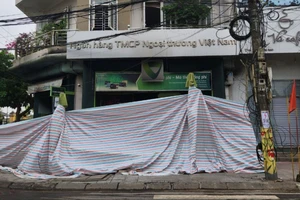 1 phòng giao dịch ngân hàng ở Quảng Trị bốc cháy trong đêm