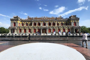 Cận cảnh sân khấu lễ khai mạc Festival Huế 2024 ở cung điện 'triệu đô'