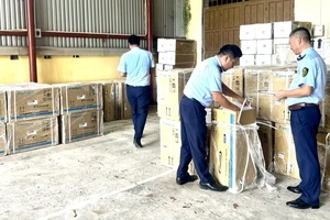 Tạm giữ 50 bộ điều hòa nghi nhập lậu tại điểm tập kết hàng ở Quảng Trị