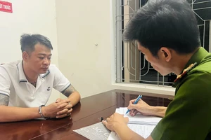 Làm giả giấy tờ xe Mercedes-Benz rồi mang đi cầm gần 1 tỉ đồng