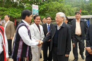 2 món quà đặc biệt Tổng Bí thư Nguyễn Phú Trọng tặng đồng bào A Lưới