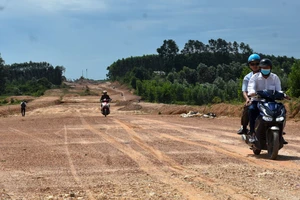 Quảng Trị chấm dứt hợp đồng với nhà thầu làm đường mãi không xong