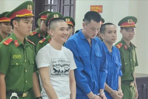 An ninh thắt chặt tại phiên toà xử Quân Idol và đàn em