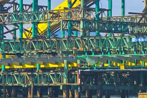 Công trình cầu vượt sông Hương đẩy nhanh tiến độ để về đích