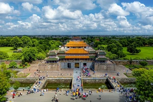 Đông đảo du khách tham quan di tích Huế trong ngày Quốc khánh 2-9