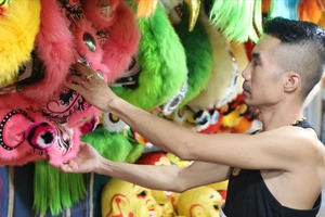 Thăm phố đầu lân ở Huế trước Tết Trung thu