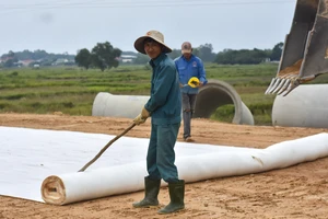 Chùm ảnh: Đường tránh TP Đông Hà trước nguy cơ chậm tiến độ