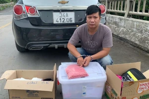 Công an vây bắt người đàn ông vận chuyển 12.000 viên ma túy