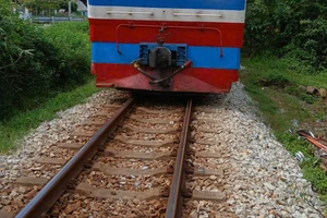 1 phụ nữ đạp xe băng qua đường sắt bị tàu hỏa tông tử vong