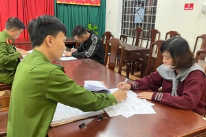 Bị lừa 250 triệu vì muốn xin giảm tuổi cho chồng để được ghép thận