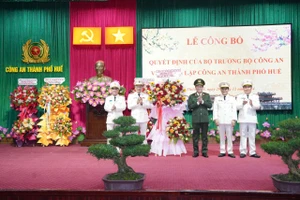 Công bố quyết định thành lập Công an TP Huế