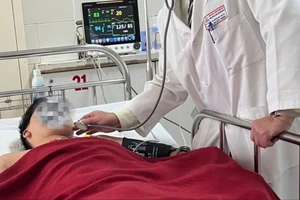 Nam thanh niên nhập viện vì nuốt xương heo khi ăn cháo